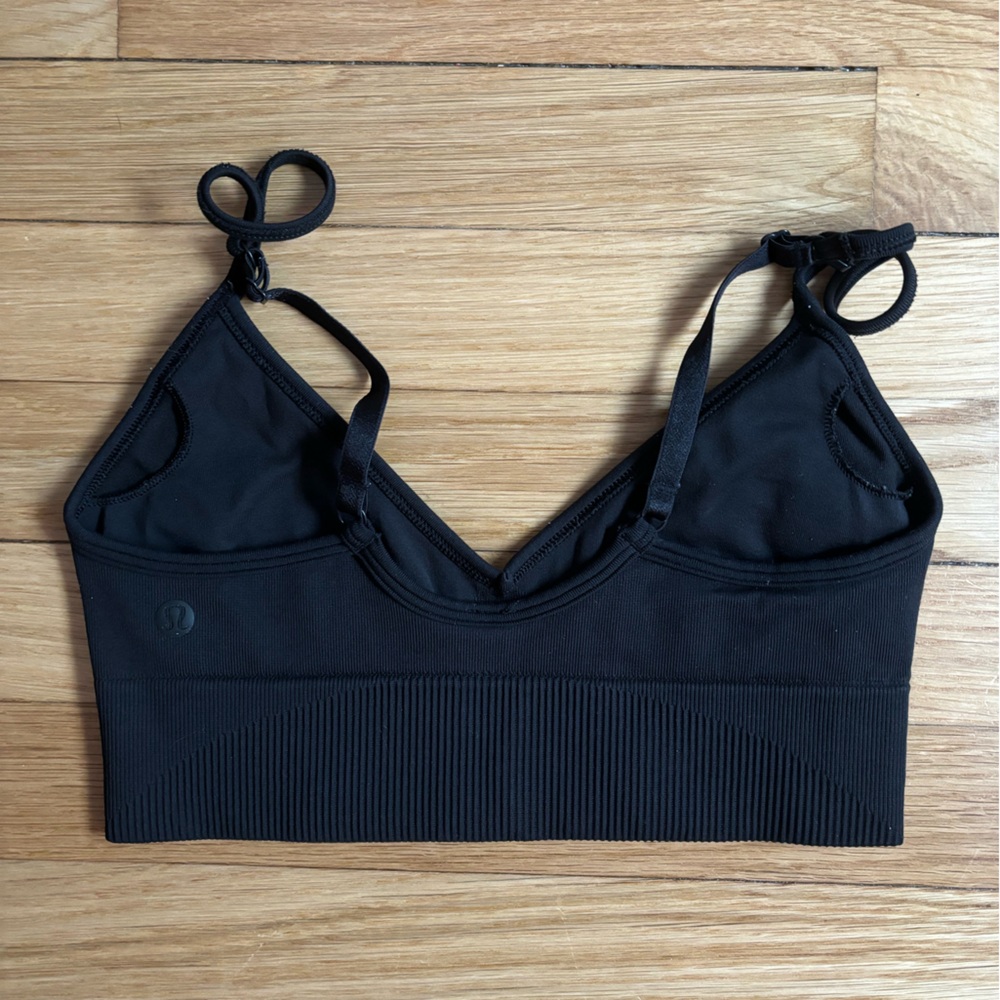 black lululemon sports bra (no padding)